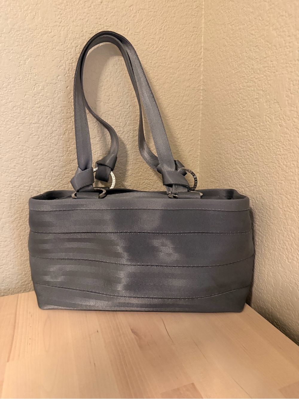 Harvey’s seatbelt bag